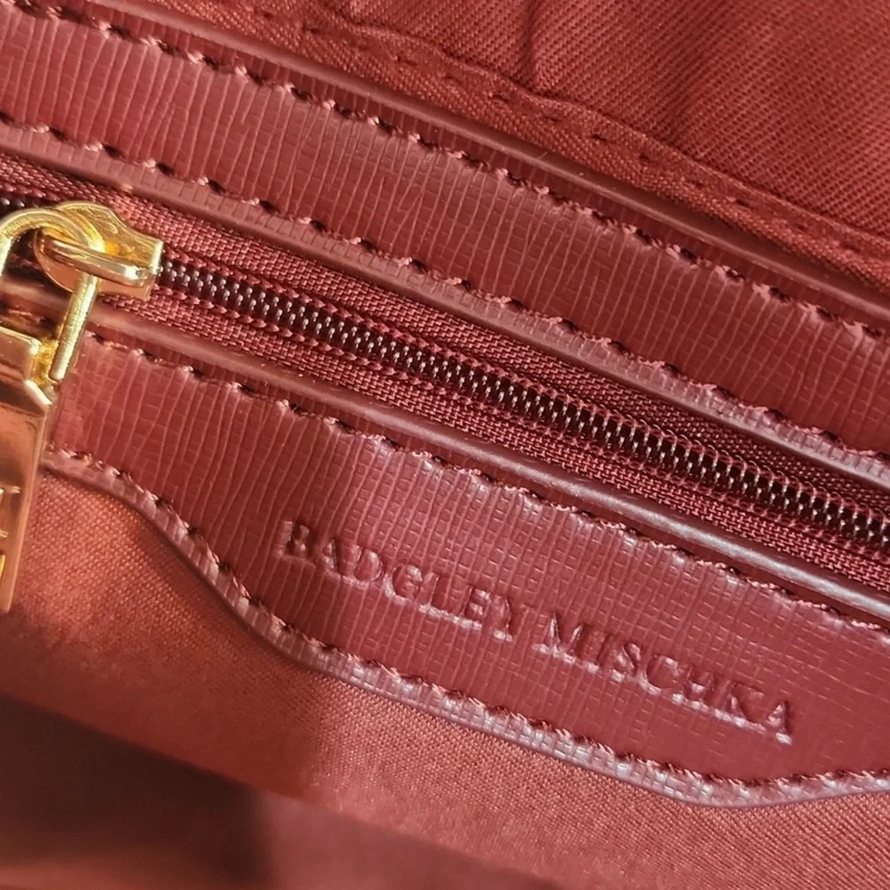 Badgley Mischka Bow Crossbody NWT - Picture 5 of 7